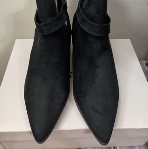JustFab Women's Size 10 Black Jaelyn Buckle Detail Bootie